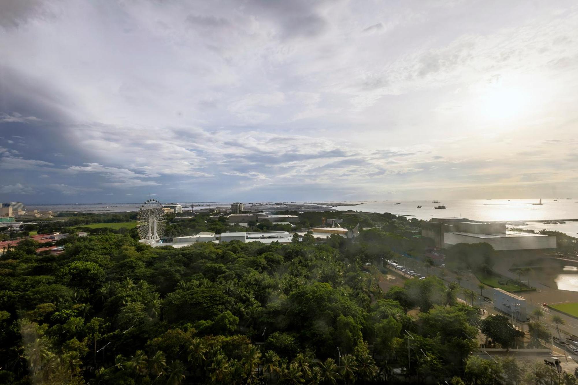 The Radiance Manila Bay Aparthotel Пасай Екстериор снимка
